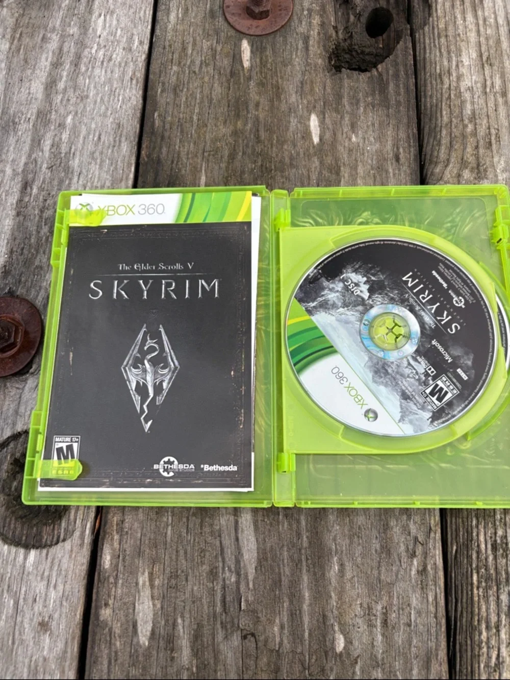 Xbox 360 Skyrim Legendary Edition (Black) - Bethesda